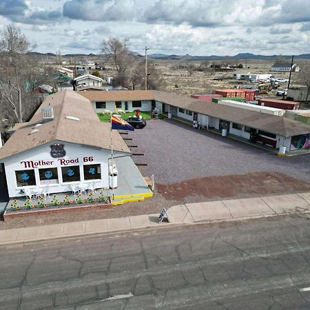 The Aztec Motel & Creative Space Seligman Εξωτερικό φωτογραφία