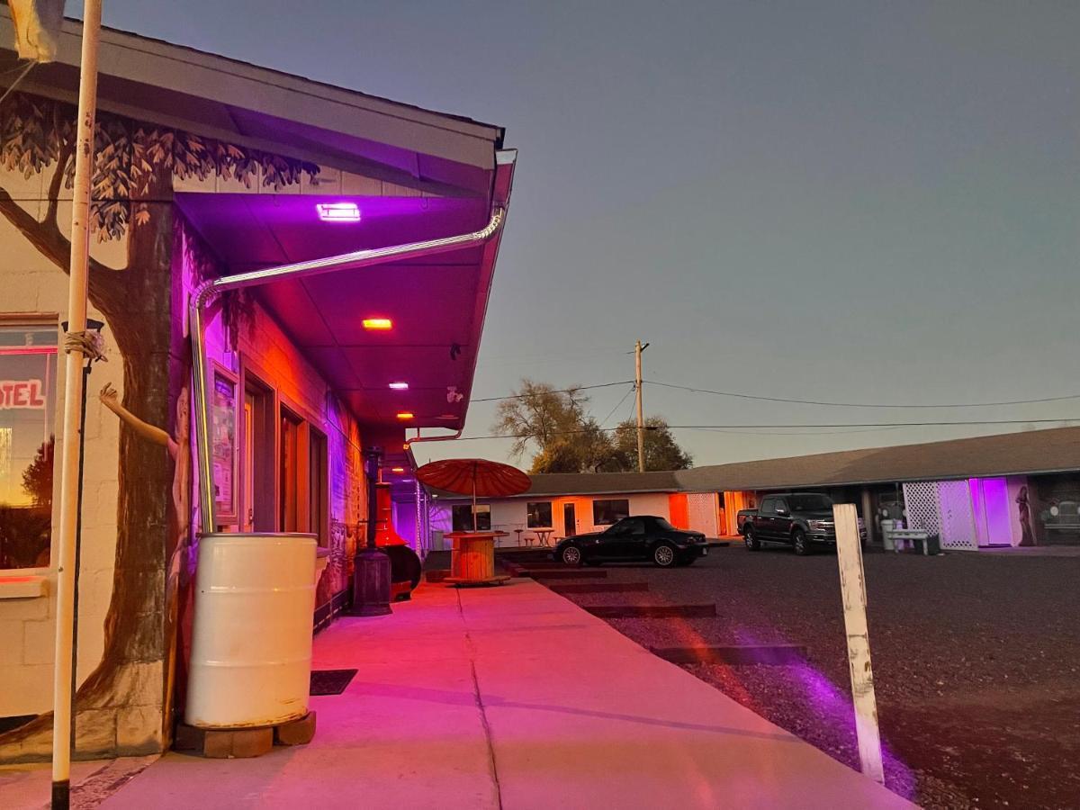 The Aztec Motel & Creative Space Seligman Εξωτερικό φωτογραφία