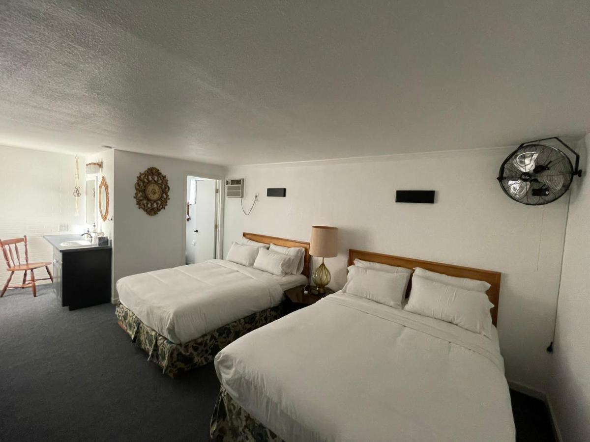 The Aztec Motel & Creative Space Seligman Εξωτερικό φωτογραφία