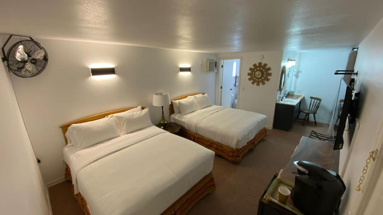 The Aztec Motel & Creative Space Seligman Εξωτερικό φωτογραφία