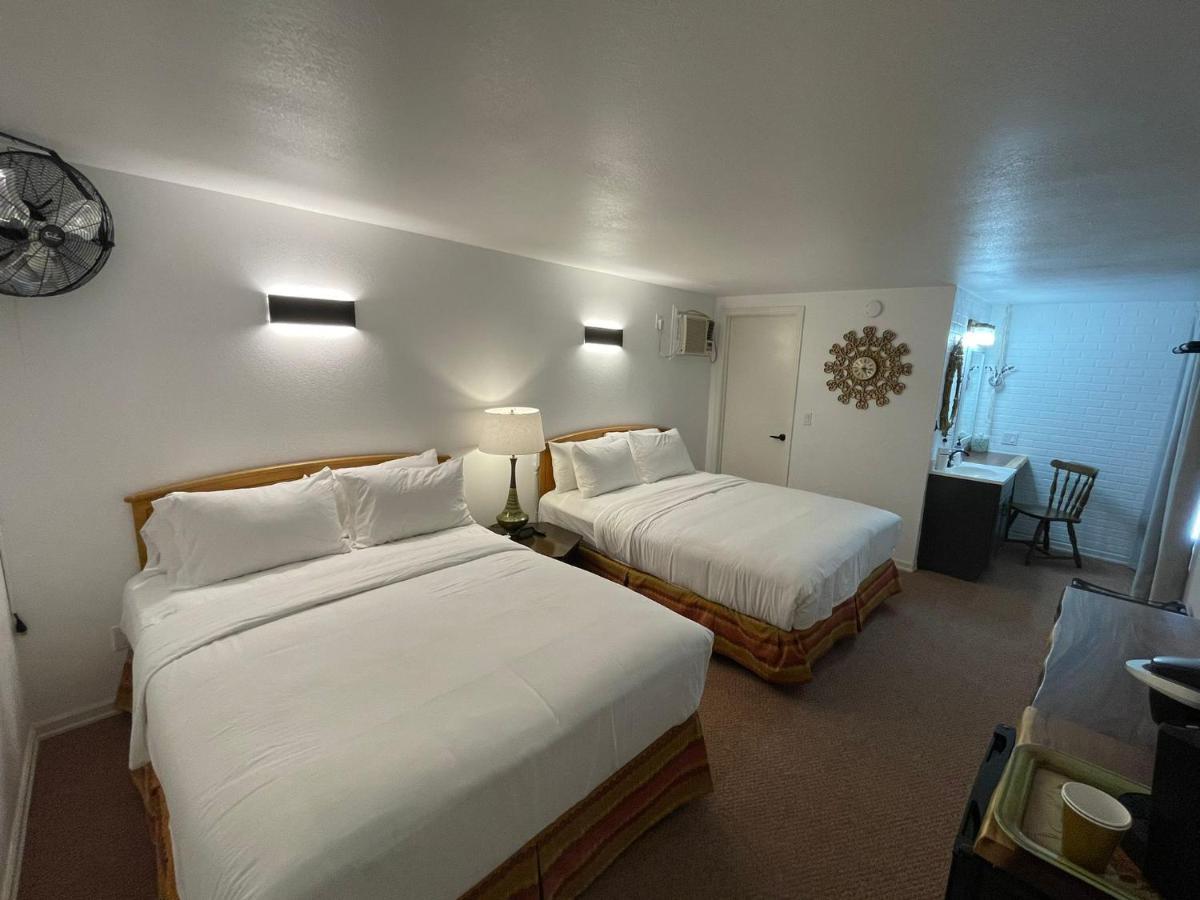 The Aztec Motel & Creative Space Seligman Εξωτερικό φωτογραφία