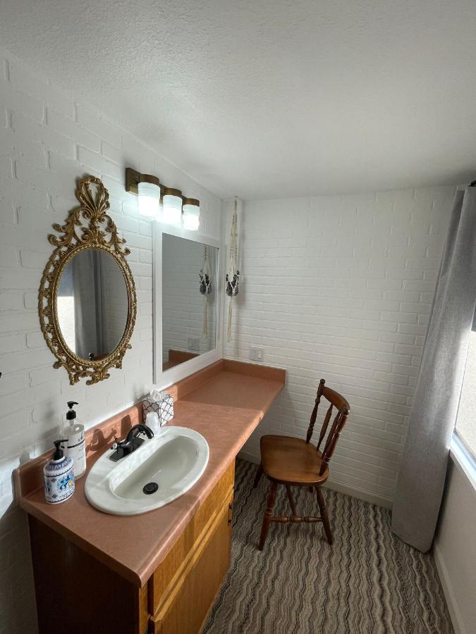 The Aztec Motel & Creative Space Seligman Εξωτερικό φωτογραφία