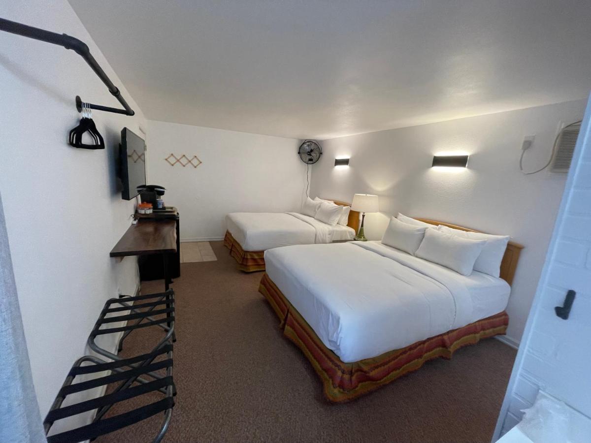 The Aztec Motel & Creative Space Seligman Εξωτερικό φωτογραφία