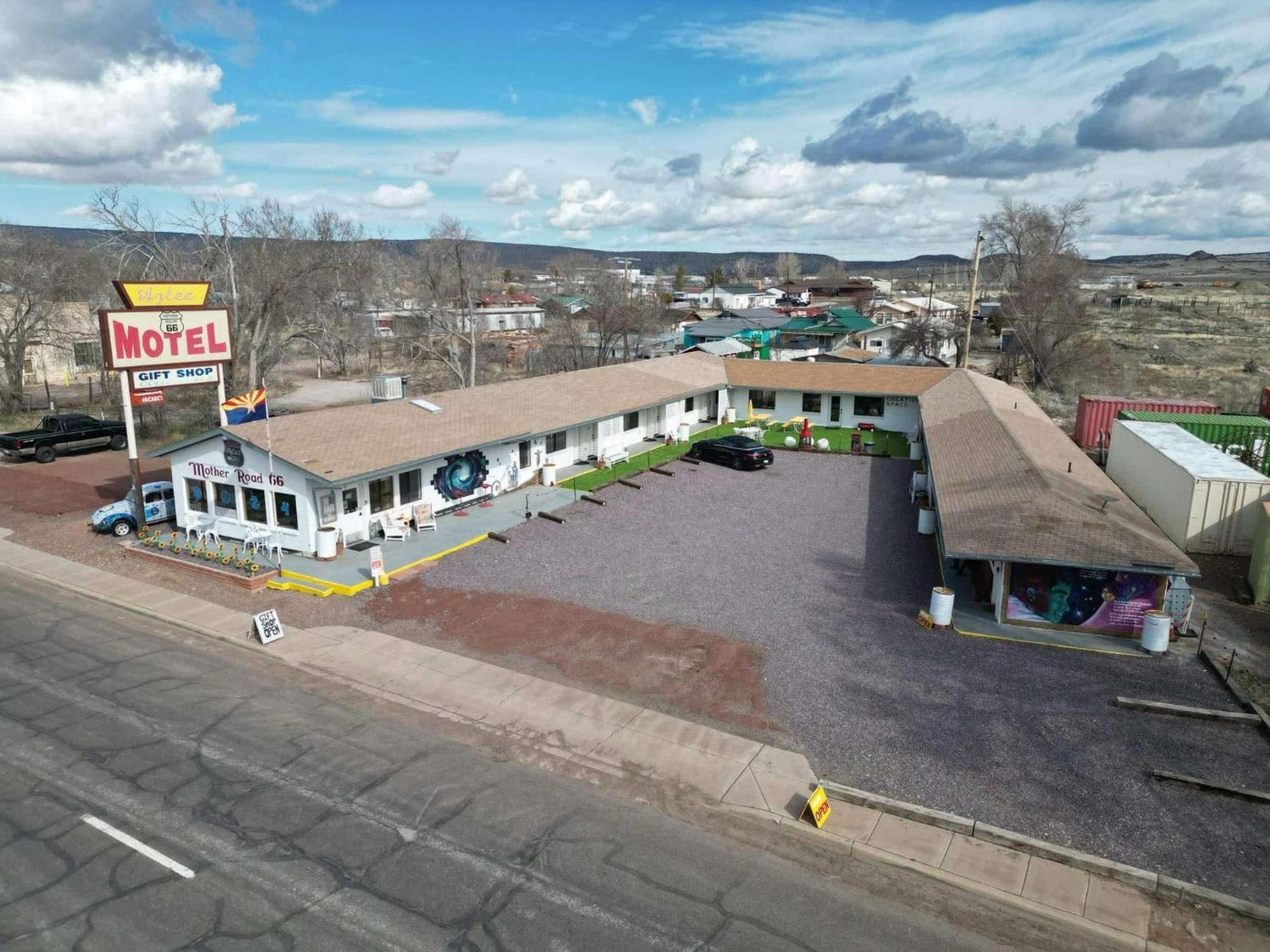 The Aztec Motel & Creative Space Seligman Εξωτερικό φωτογραφία